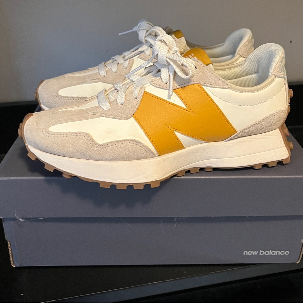 💛Women’s New Balance 327 Rare Color! Sz 9 with Box